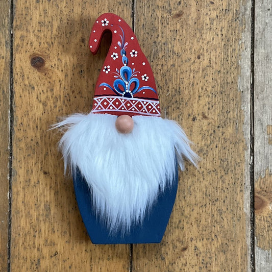 Gnome with Rosmaling by Mary Schliep