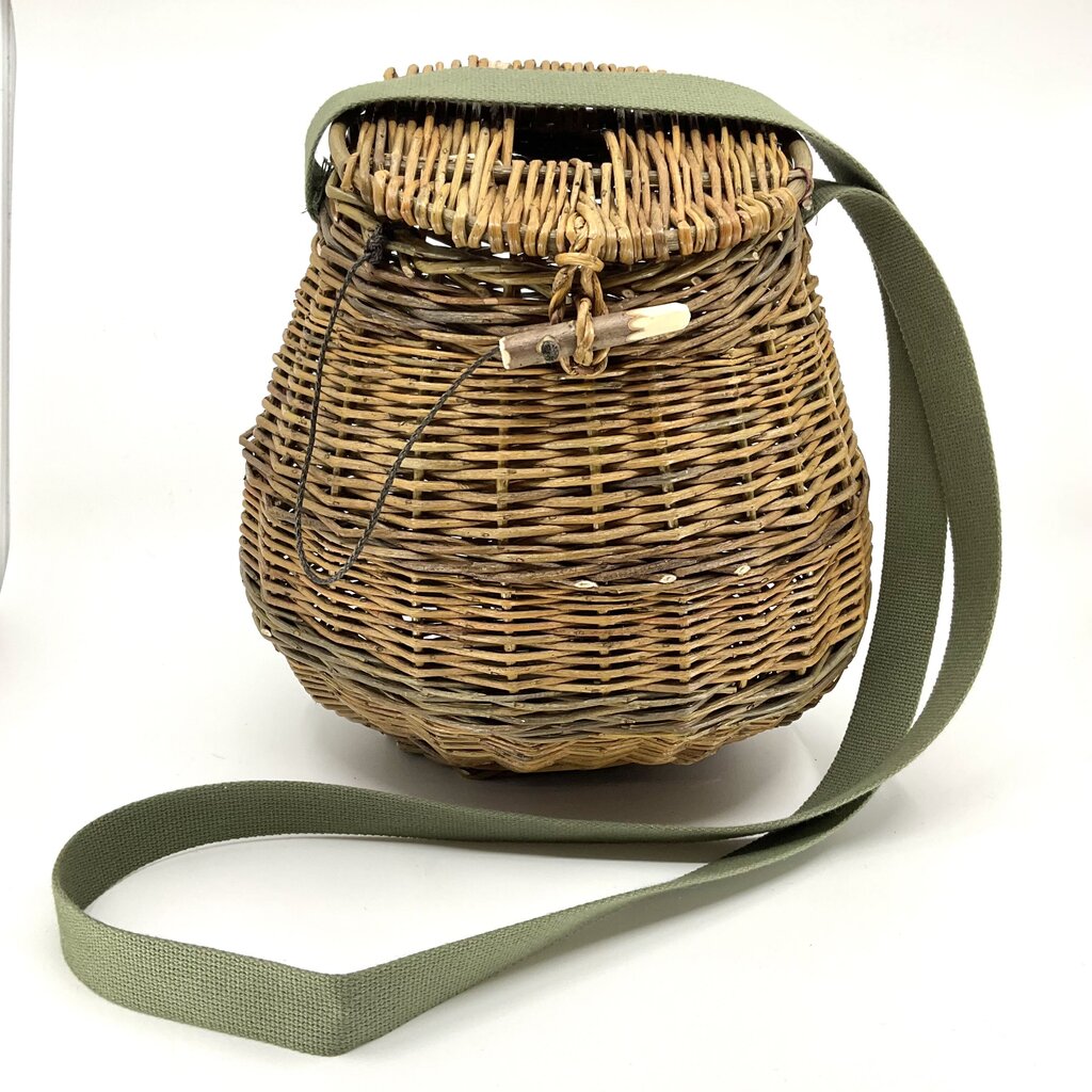 Medium Handcrafted Fishing Creel Basket with Lid by Lindsay Lee